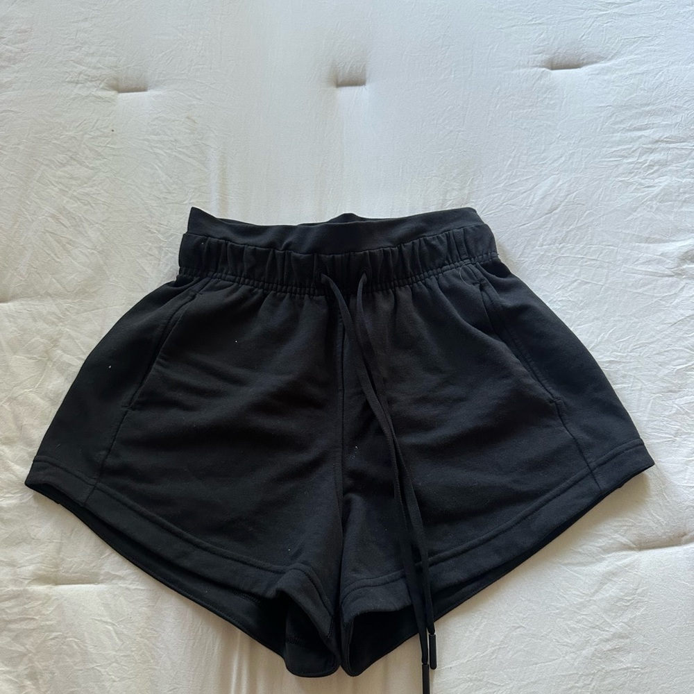 Lululemon Womens Black Inner Glow High-Rise Shorts 3”